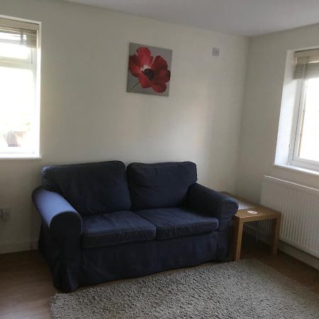 Large Private Room With En-Suite In The House For Professionals Staines-upon-Thames Εξωτερικό φωτογραφία