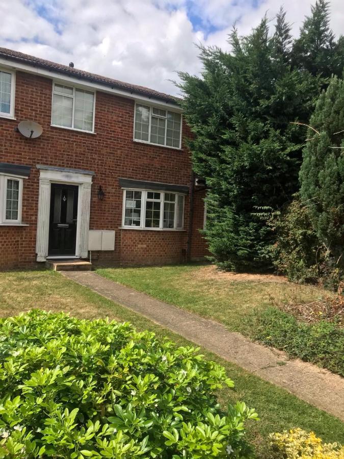 Large Private Room With En-Suite In The House For Professionals Staines-upon-Thames Εξωτερικό φωτογραφία